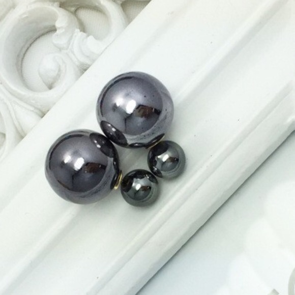 Jewelry - Double sided earrings NWOT